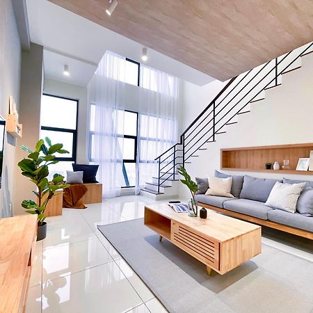 Aparthotel Arte Mont Kiara Kuala Lumpur Esterno foto A living room in a house
