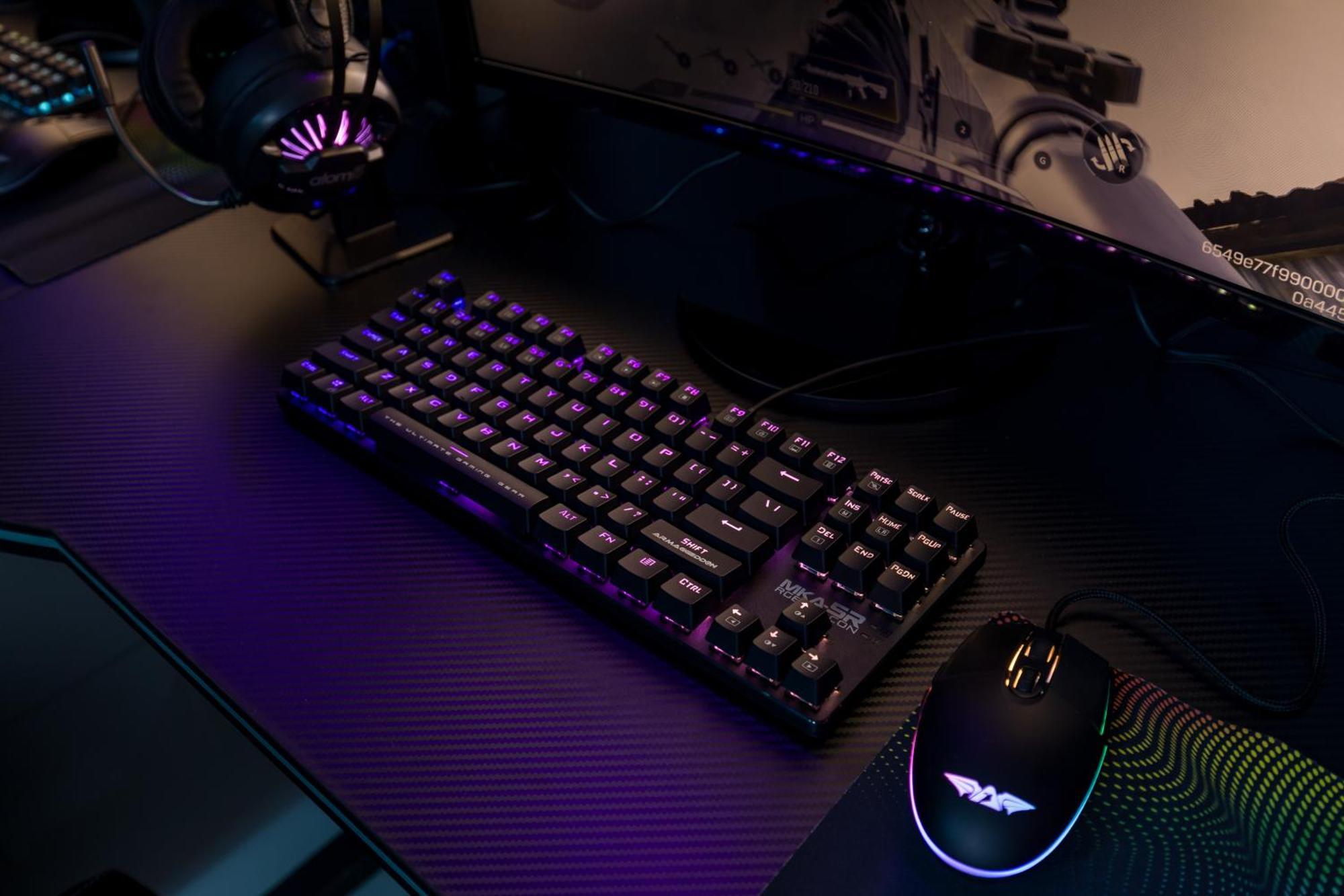 Aparthotel Arte Mont Kiara Kuala Lumpur Esterno foto A Razer gaming keyboard and mouse